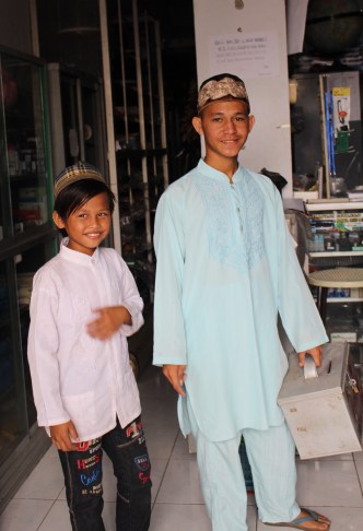 INDO Tual Collecting for Mosque